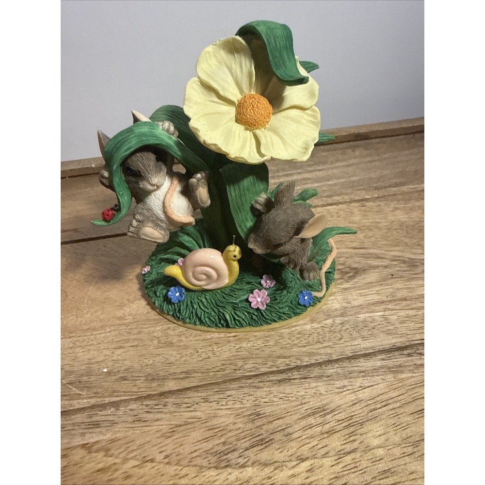 Charming Tails - "HANGIN' AROUND" Fits and Floyd 89/623 Garden Mice Figurine